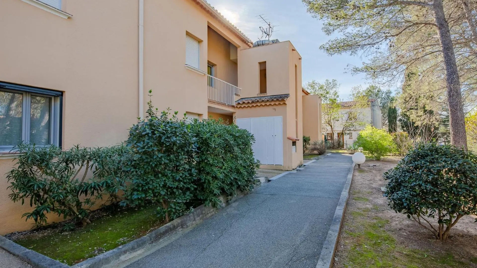 Apartment Les Calanques De Boulouris By Interhome Saint-Raphael