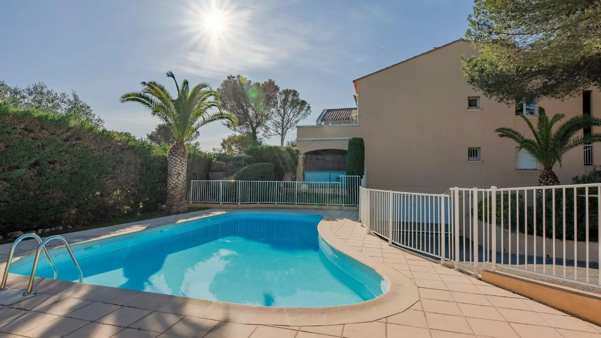 Apartment Les Calanques De Boulouris By Interhome Saint-Raphael